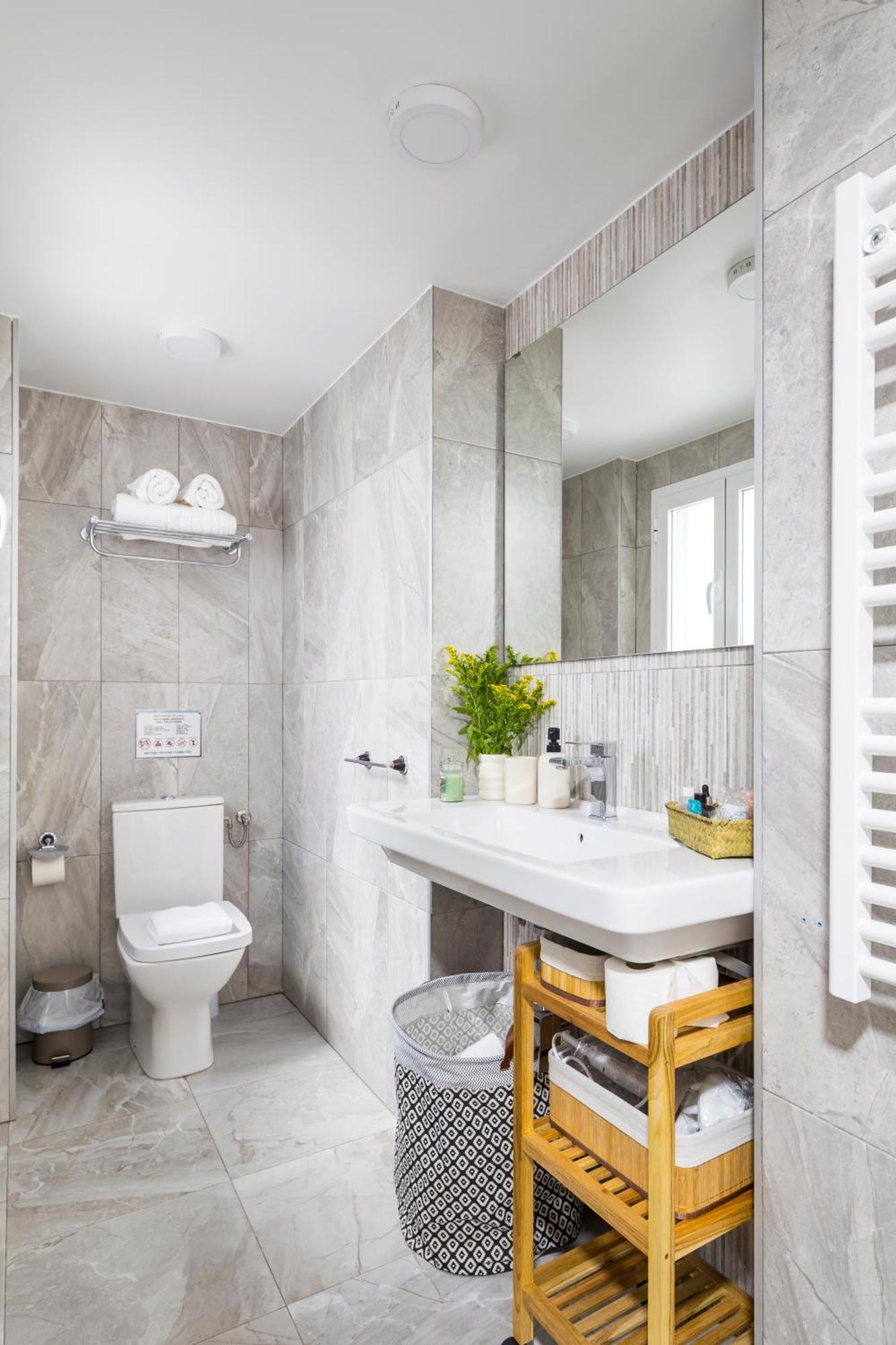 New Charming Duplex With Private Patio Apartamento